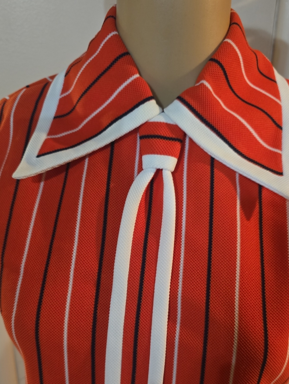 1960's Mod Red Striped Shift Dress with White Trim Tie - Picture 3 of 9